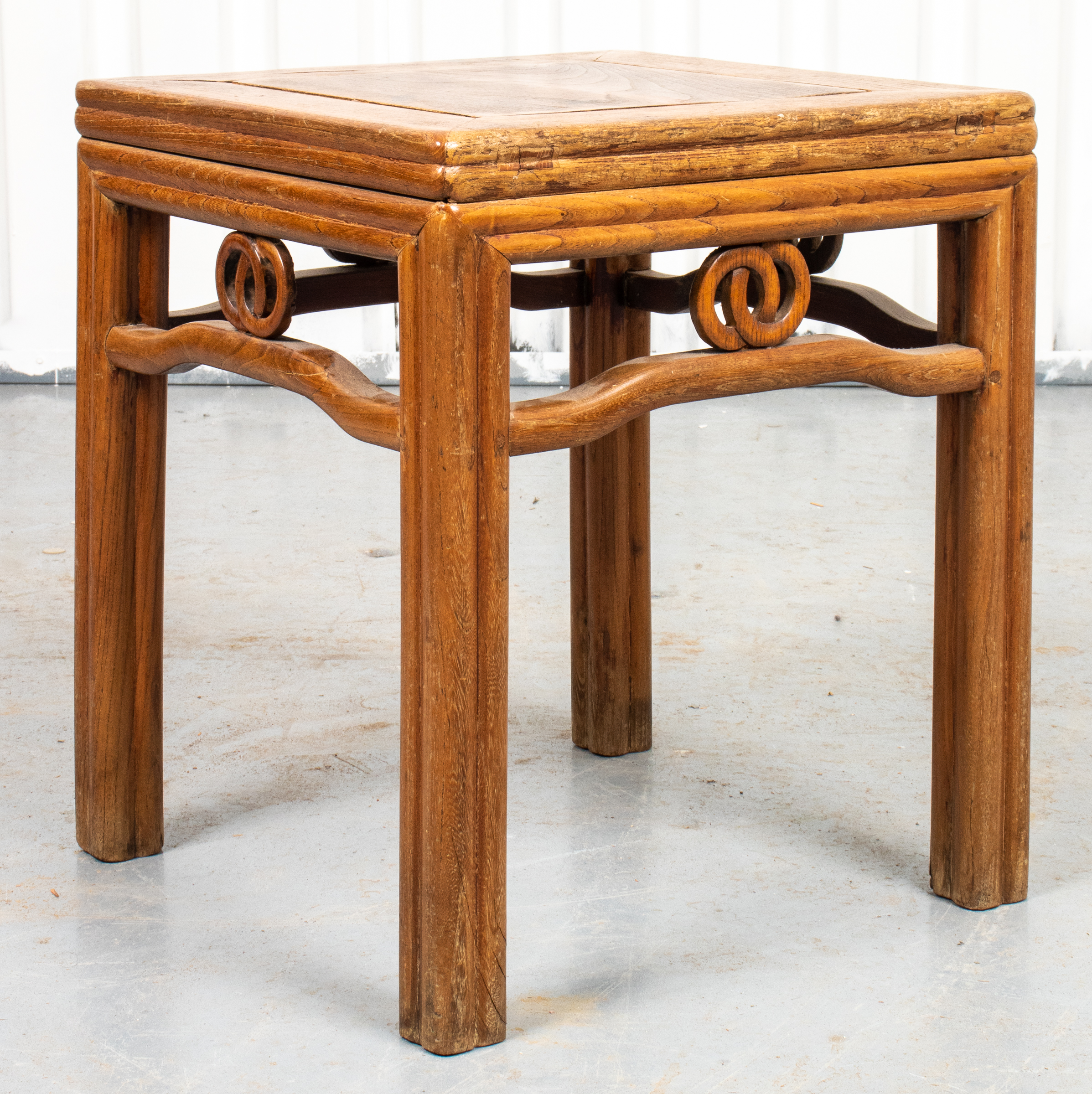 CHINESE STYLE OAK SIDE TABLE Chinese 3c4d37