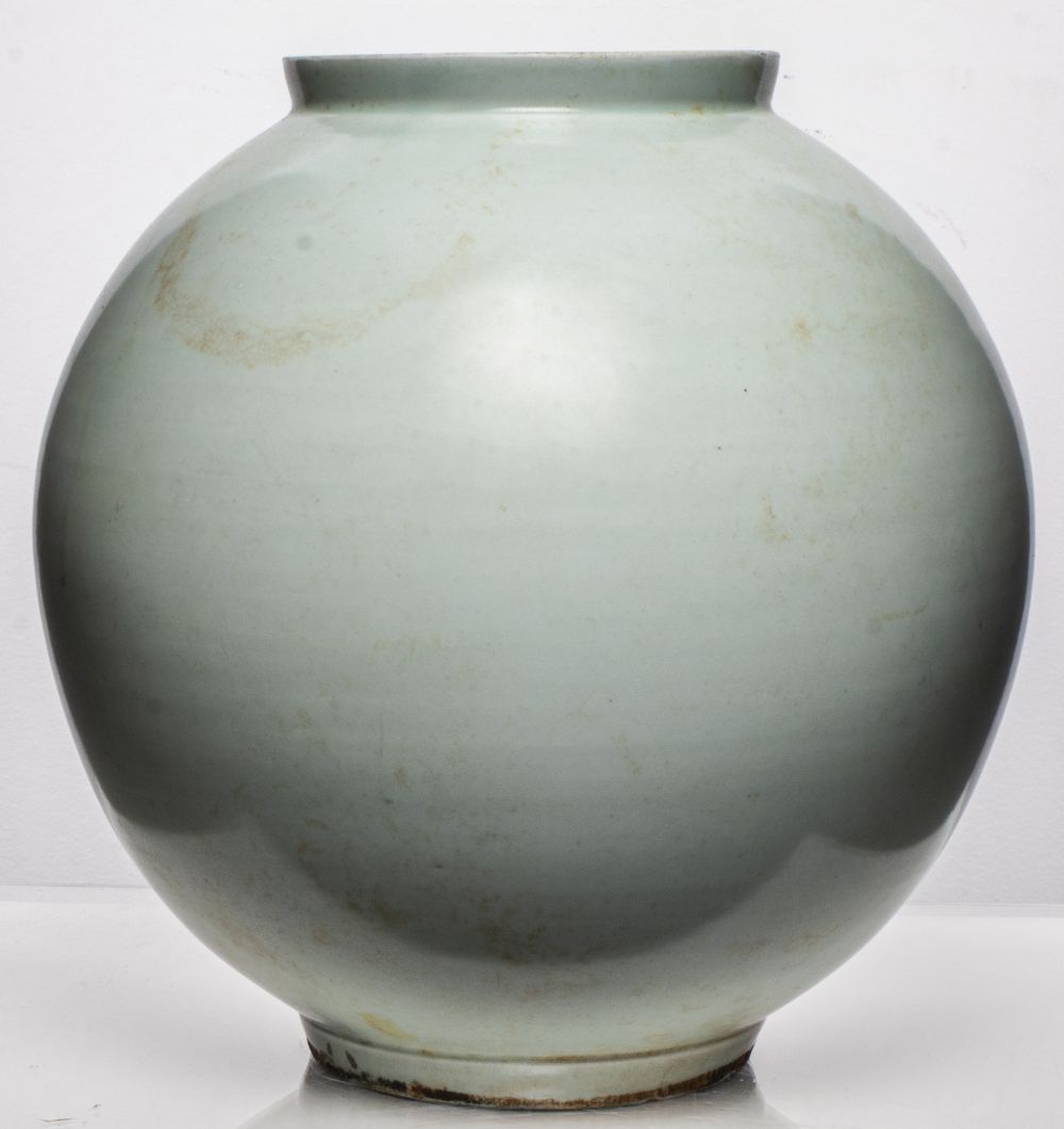 KOREAN WHITE GLAZED LARGE CERAMIC 3c4e04