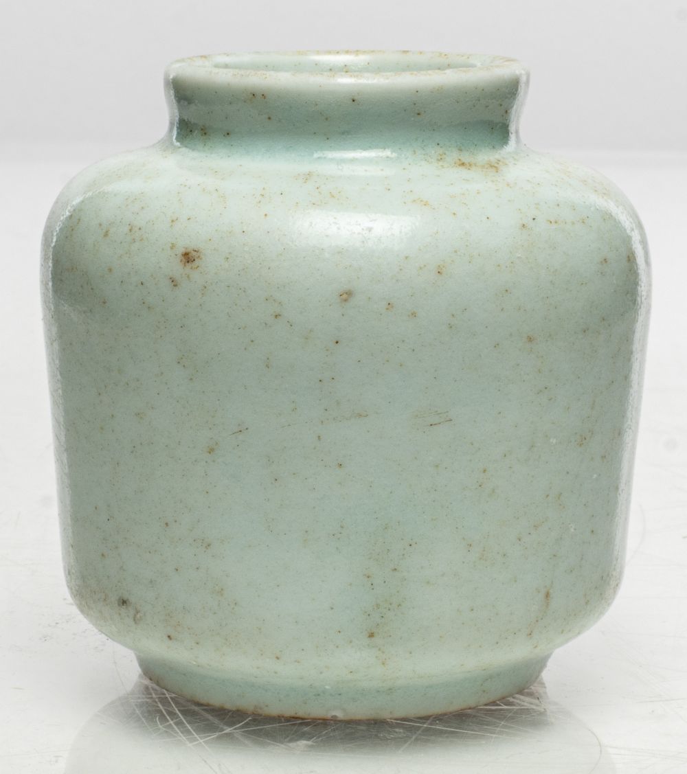 KOREAN WHITE GLAZED PORCELAIN MEDICINE