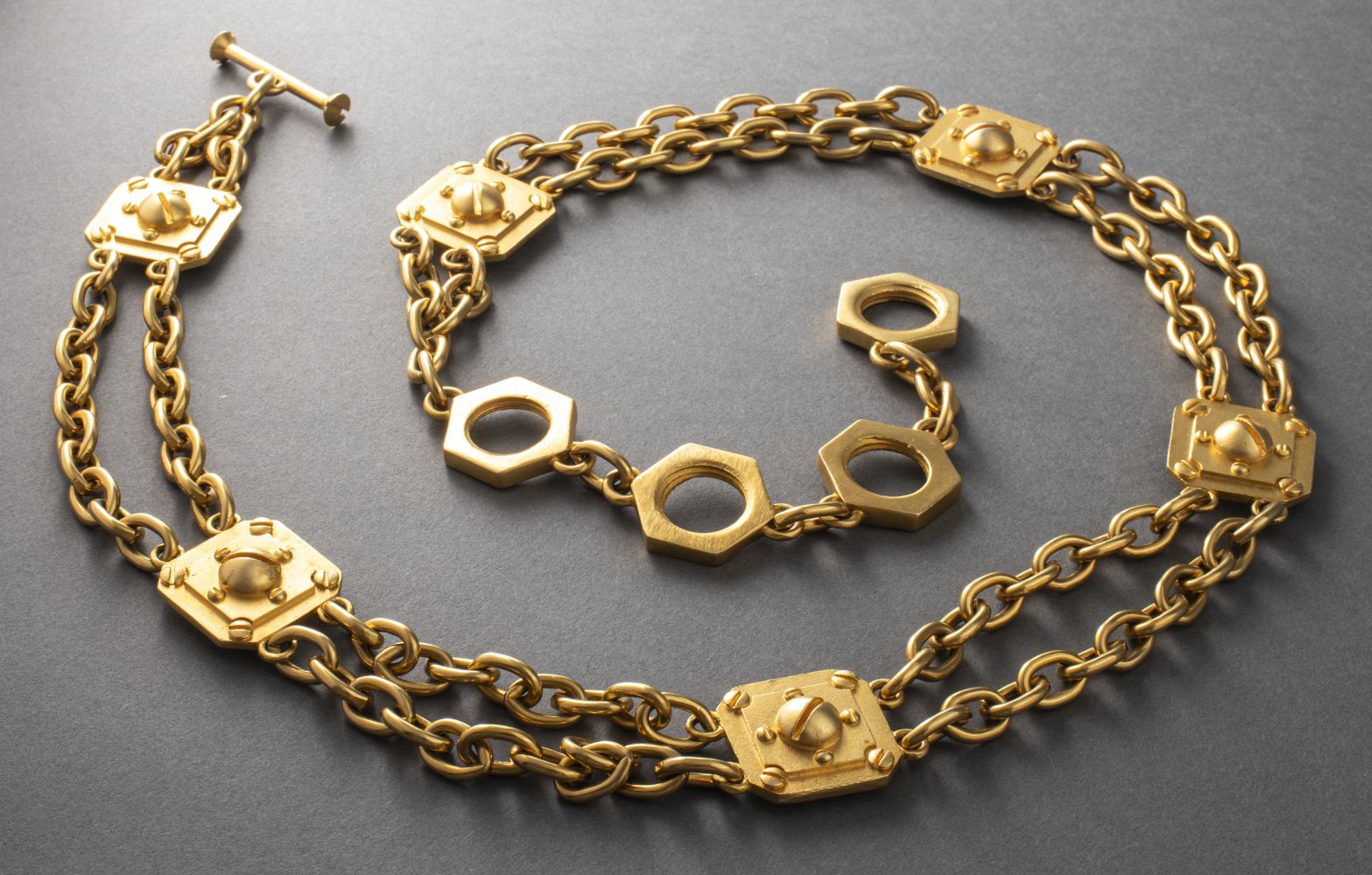 GOLD-TONE "HARDWARE" CHAIN LINK