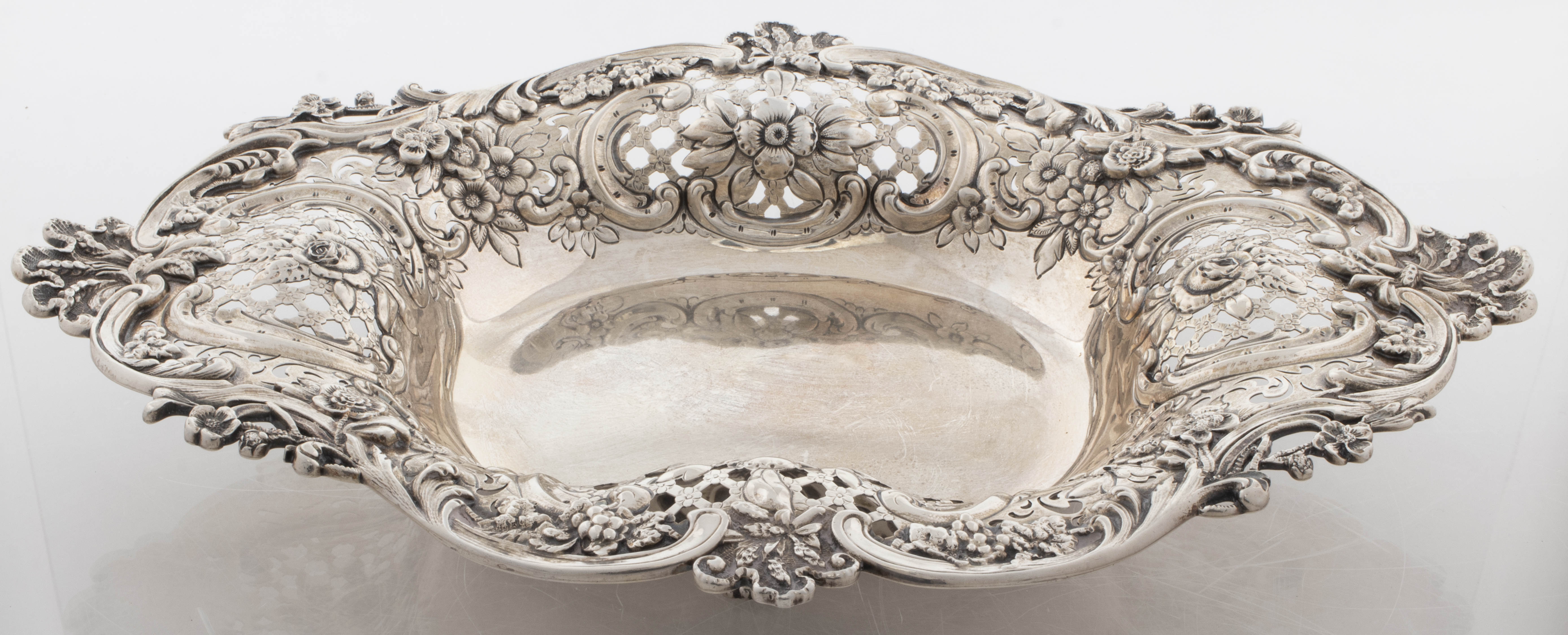 TIFFANY CO REPOUSSE SILVER CENTERPIECE 3c4f1c