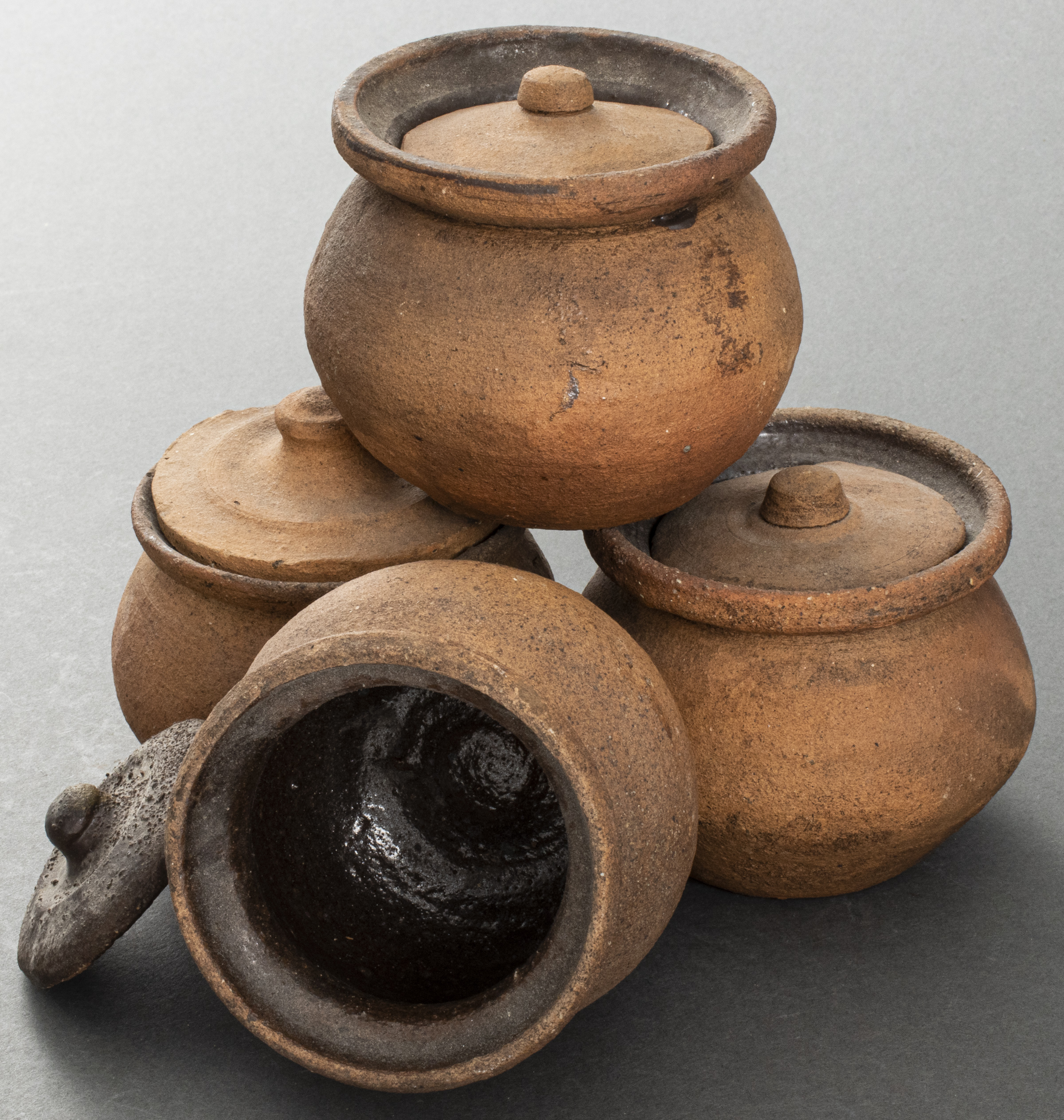 TERRACOTTA LIDDED JARS 4 Terracotta 3c5045