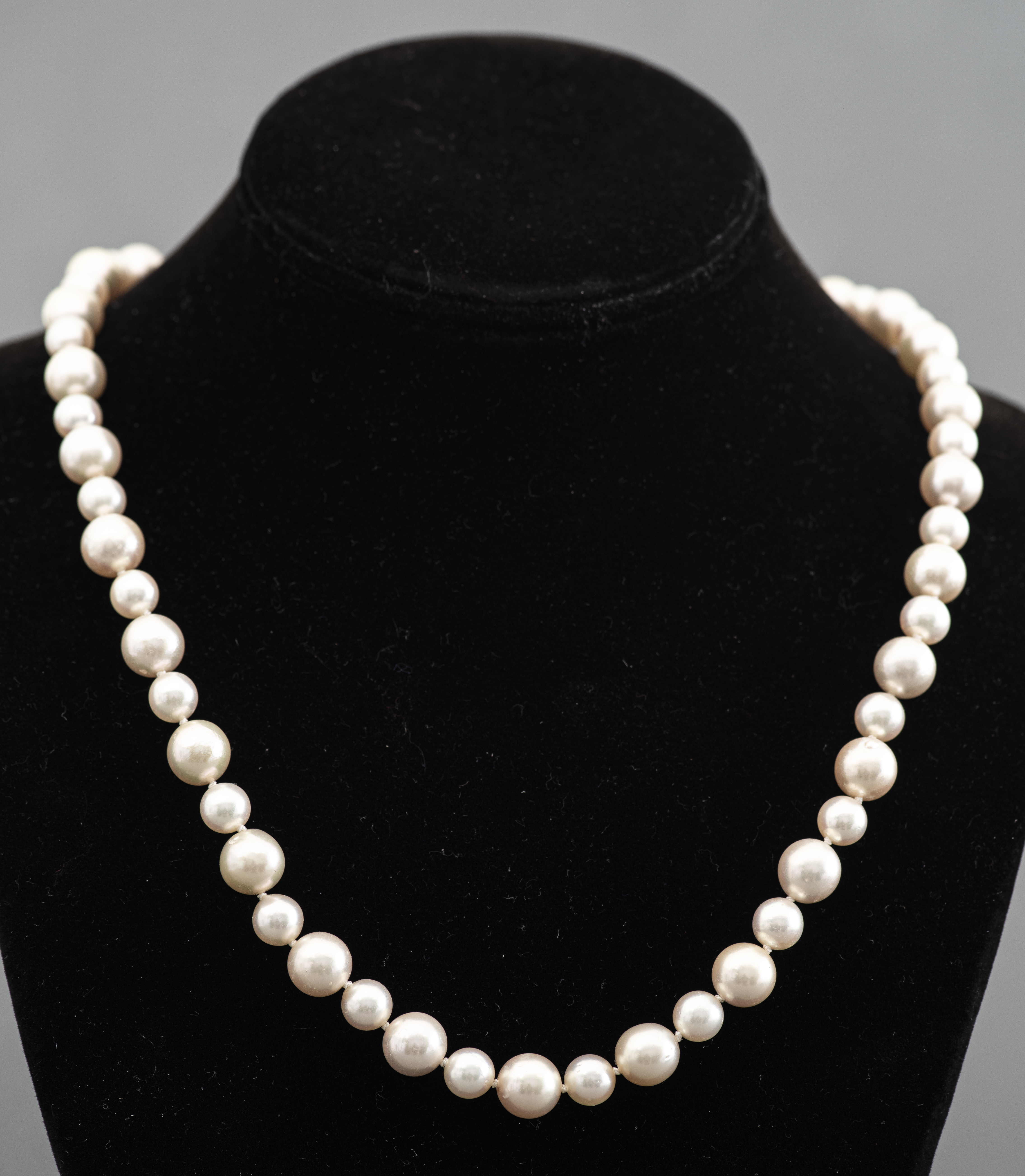 PEARL NECKLACE WITH 14K ONYX  3c510b