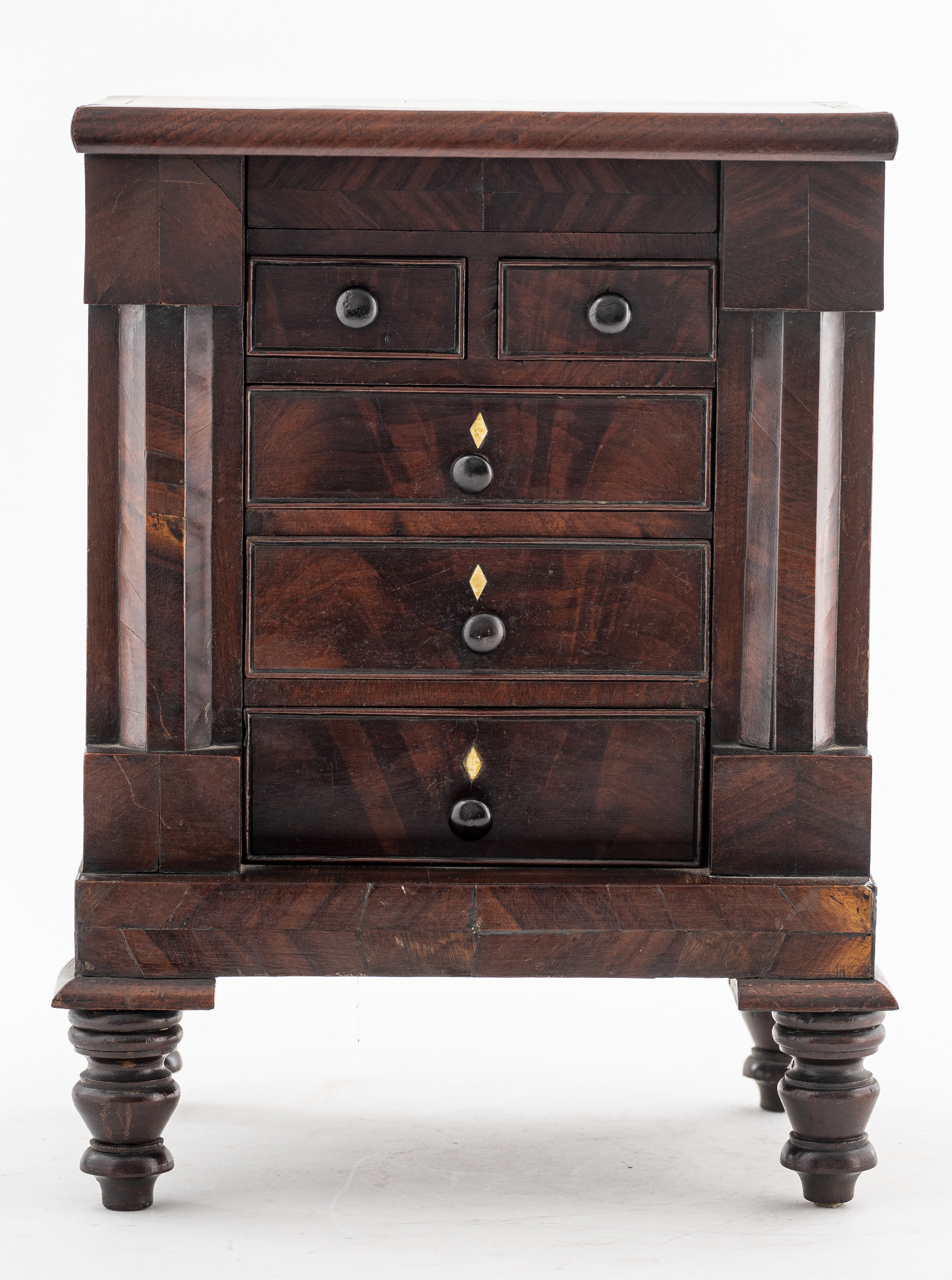 VICTORIAN DIMINUTIVE CHEST OF DRAWERS 3c535b