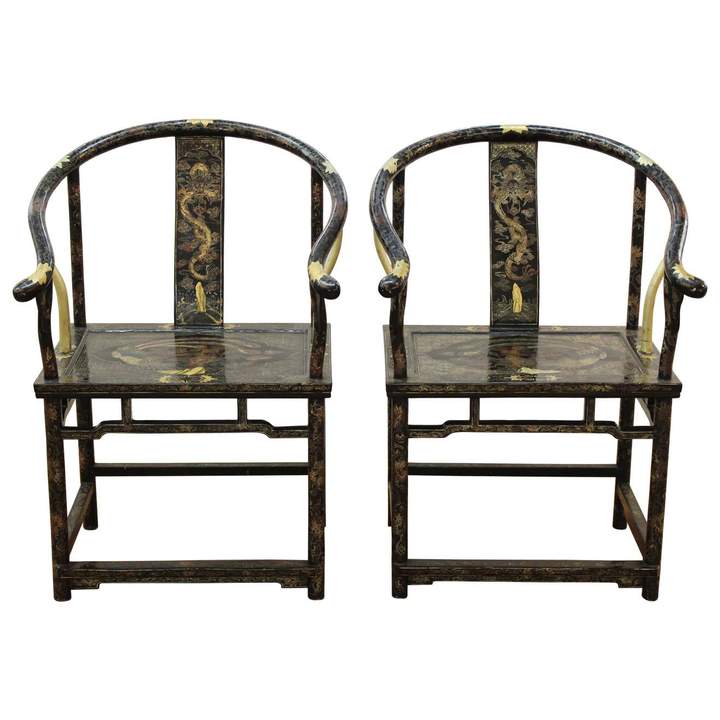 CHINESE GILT HORSESHOE BACK ARMCHAIRS  3c53b0