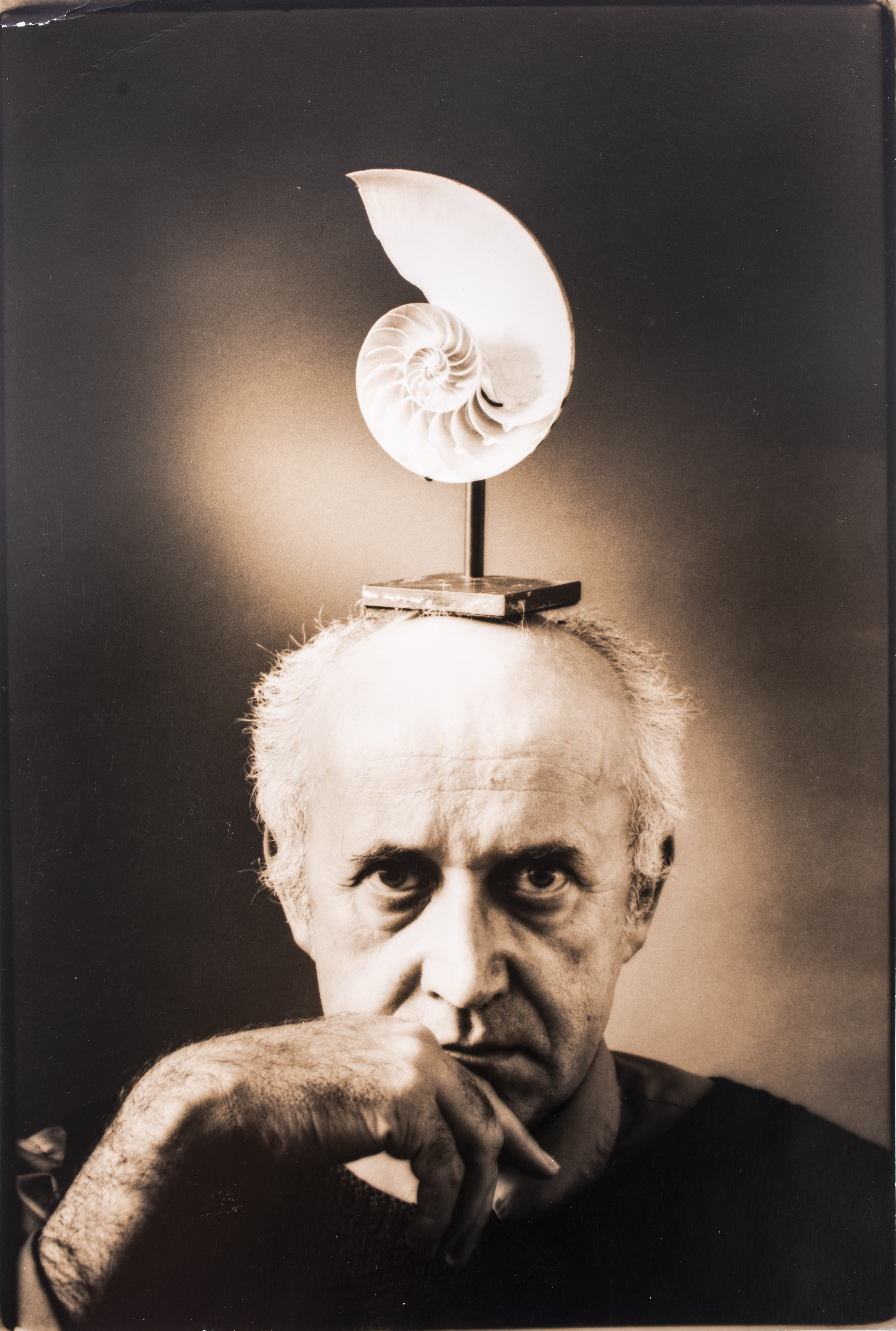  MAN WITH NAUTILUS SHELL PHOTO 3c5454