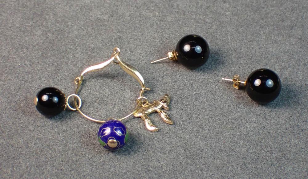 BLACK ONYX EAR STUDS AND GOLD PENDANT