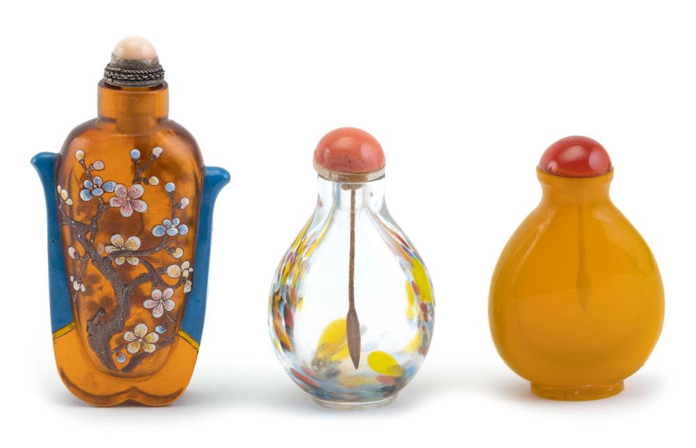 THREE CHINESE GLASS SNUFF BOTTLES