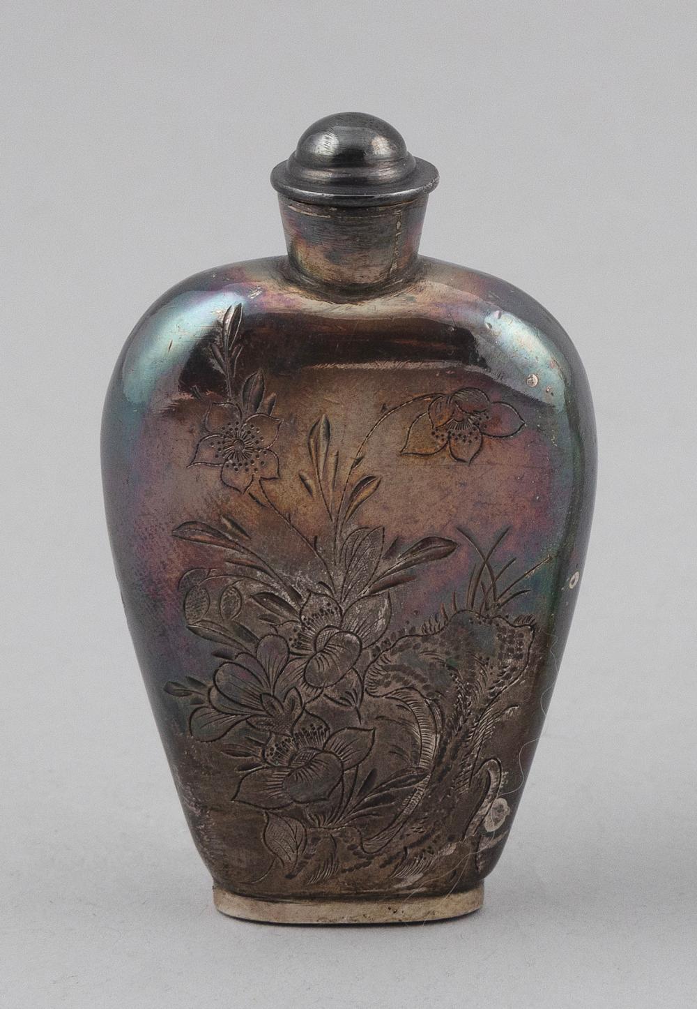 CHINESE ENGRAVED SILVER SNUFF BOTTLE