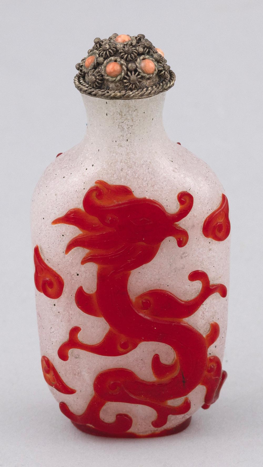 CHINESE OVERLAY GLASS SNUFF BOTTLE