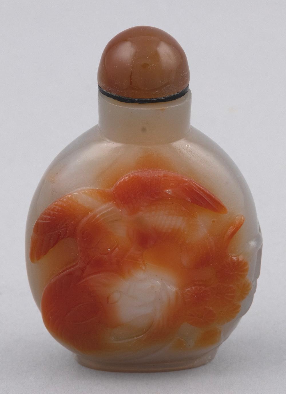 CHINESE CARVED AGATE SNUFF BOTTLE