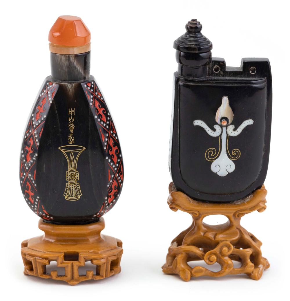 TWO CHINESE AGATE SNUFF BOTTLES