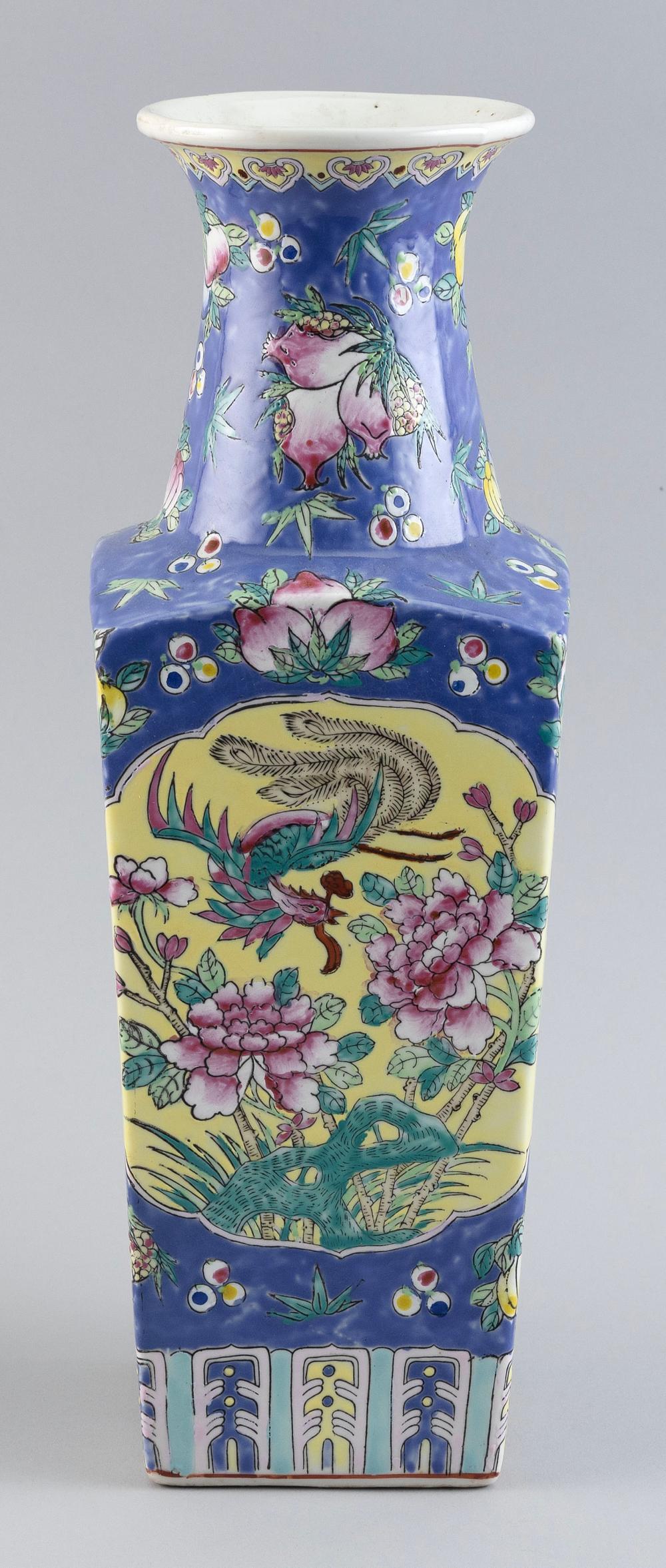 CHINESE FAMILLE ROSE PORCELAIN 3c7d53