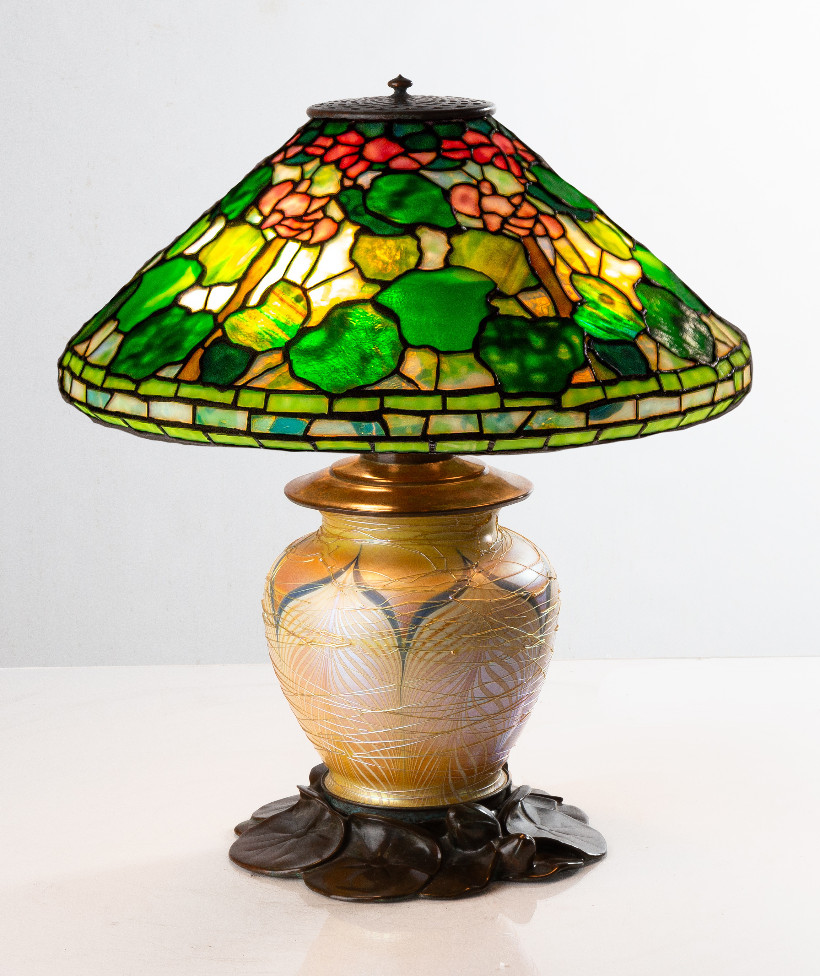 TIFFANY STYLE GERANIUM LAMP 20th 3c7e73