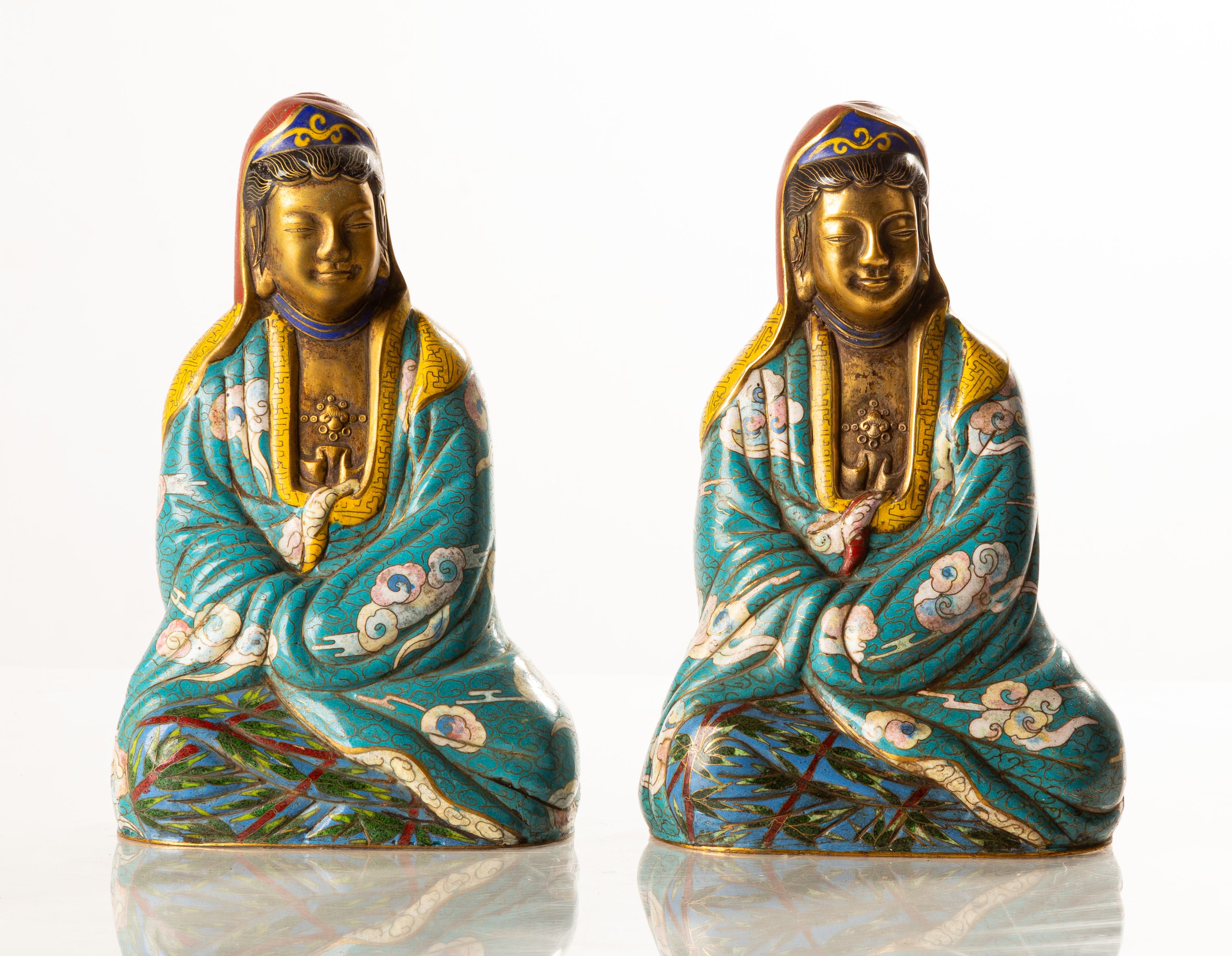 CHINESE CLOISONNE PAIR OF SEATED 3c8073
