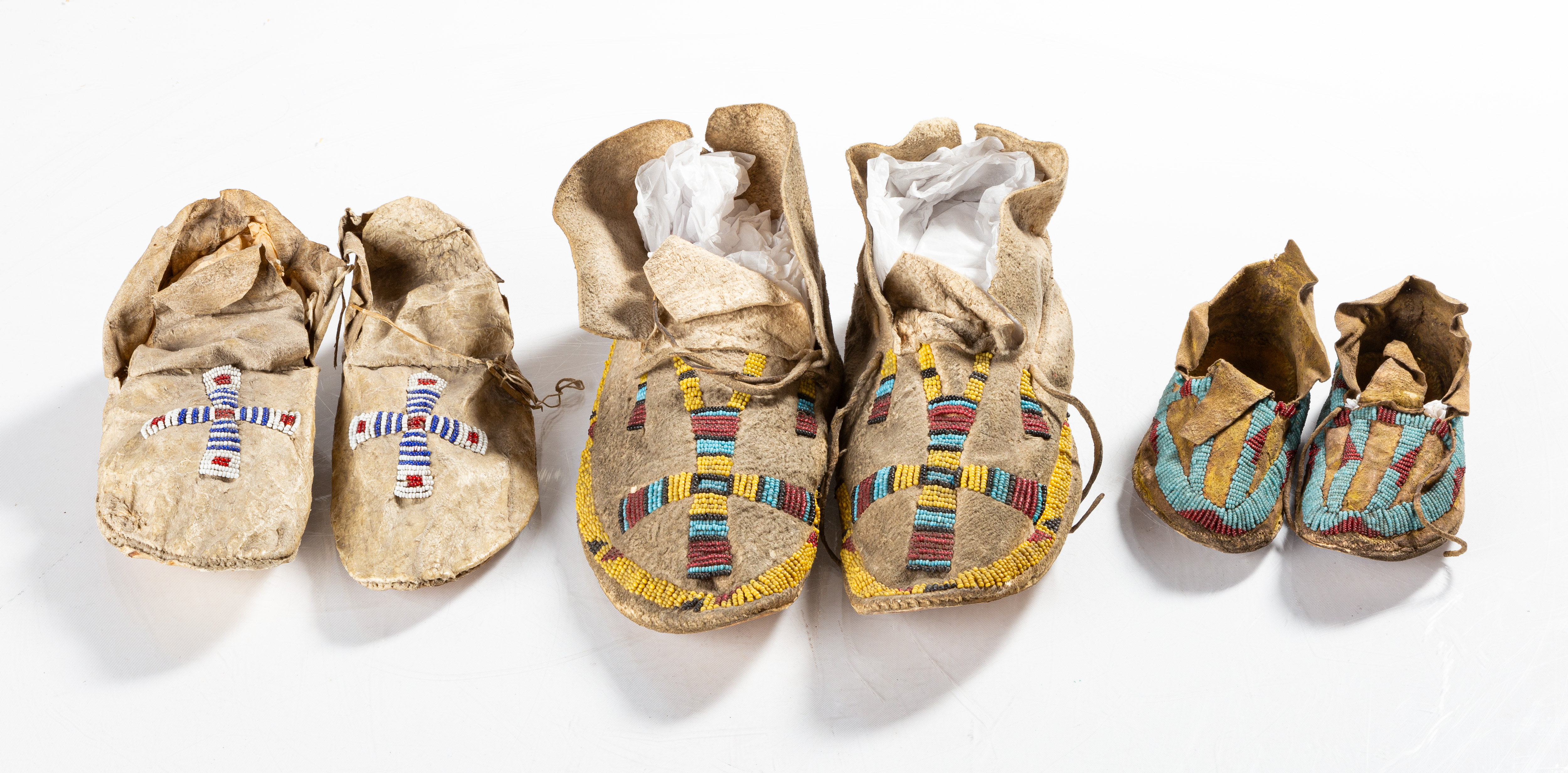 NATIVE AMERICAN BEADED MOCCASINS 3c8123