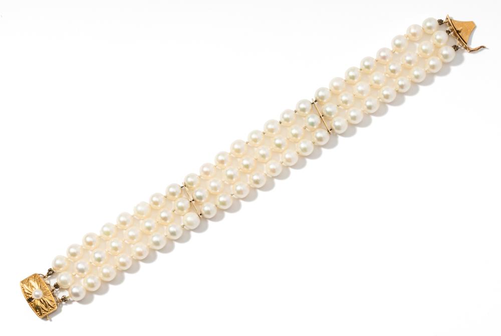 MIKIMOTO 18 KARAT YELLOW GOLD TRIPLE STRAND 3c82aa