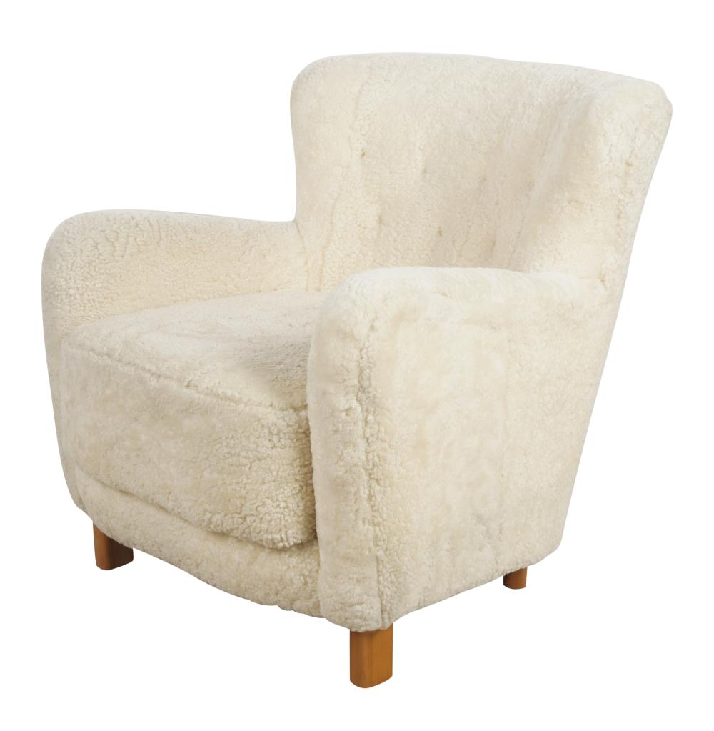 CONTEMPORARY UPHOLSTERED ARMCHAIRContemporary