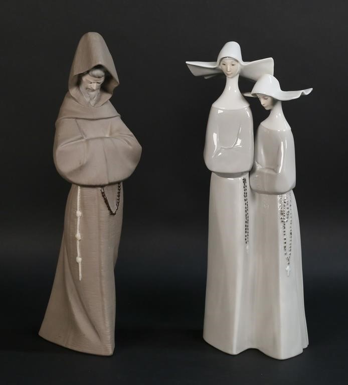 2 LLADRO PORCELAIN FIGURES NUNS 3c8757