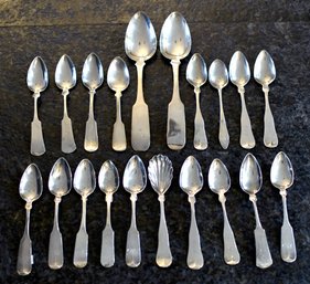 Twenty 20th C spoons in silver 3c8969