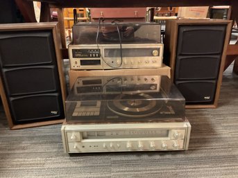 2 Vintage Fisher stereos model 3c898a