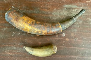 Two antique powder horns 13 L 3c89ef