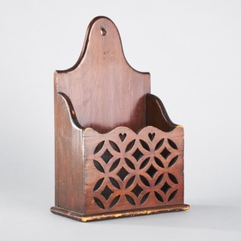 FRETWORK WALL BOXA carved wall