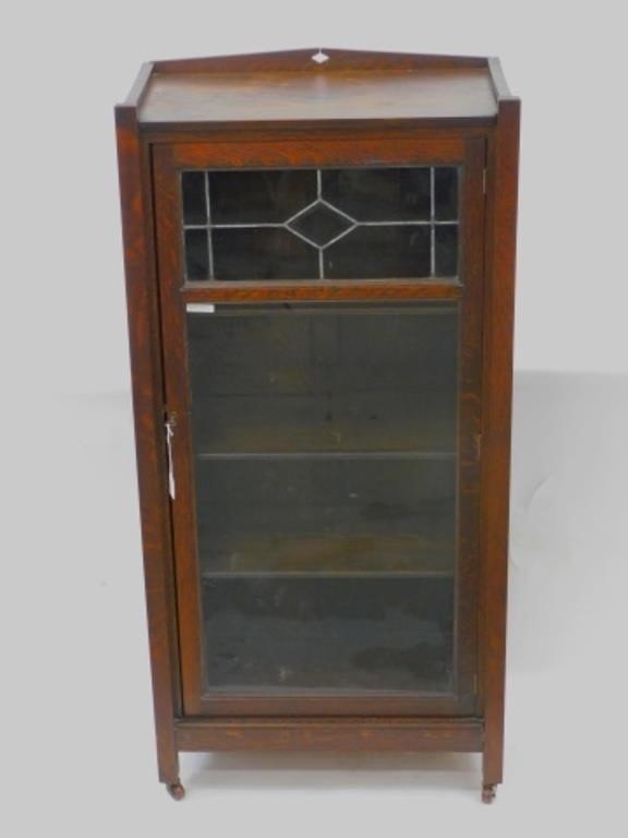 MISSION OAK BOOKCASE. EARLY 20TH