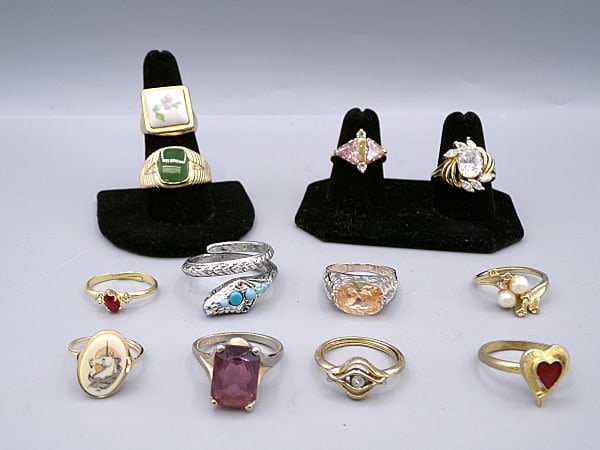 Group of 12 Costume Jewelry Rings  3c8efa