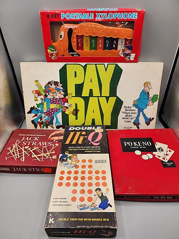 Group of 5 Games and Toys - Payday.