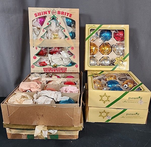 6 Boxes of Vintage Christmas Ornaments  3c8fad