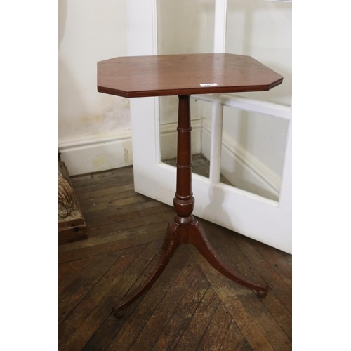 Georgian style wine table three 3c9076