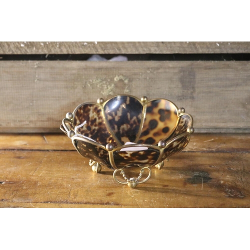 Tortoise shell bowl mounted with 3c9129