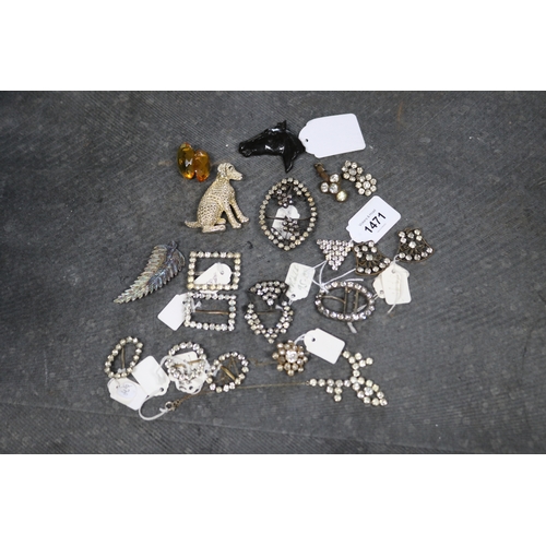 Good selection of costume jewellery  3c9226