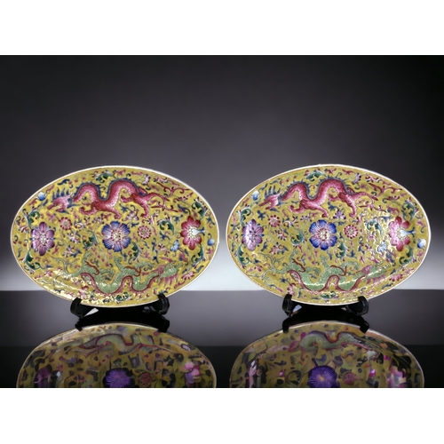 A PAIR OF CHINESE PORCELAIN OVAL 3c9338