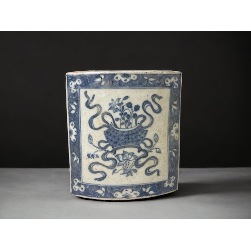 A CHINESE BLUE & WHITE PORCELAIN