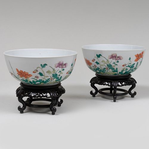 PAIR OF CHINESE FAMILLE ROSE BOWLSUnmarked 3 3c6d08