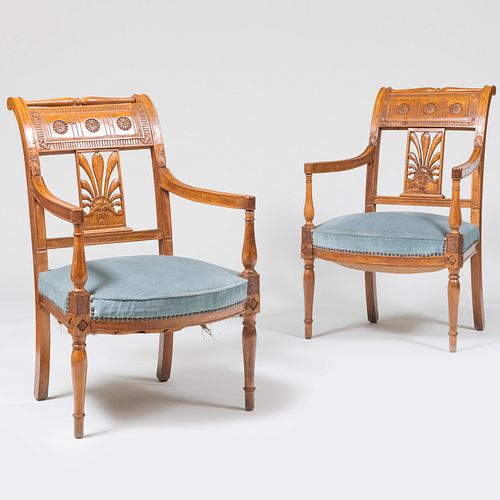 PAIR OF DIRECTOIRE STYLE CARVED 3c6d7b