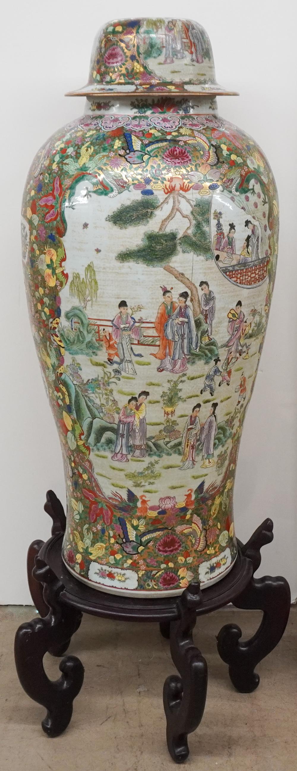 CHINESE FAMILLE ROSE PALACE VASE 3c6ebd