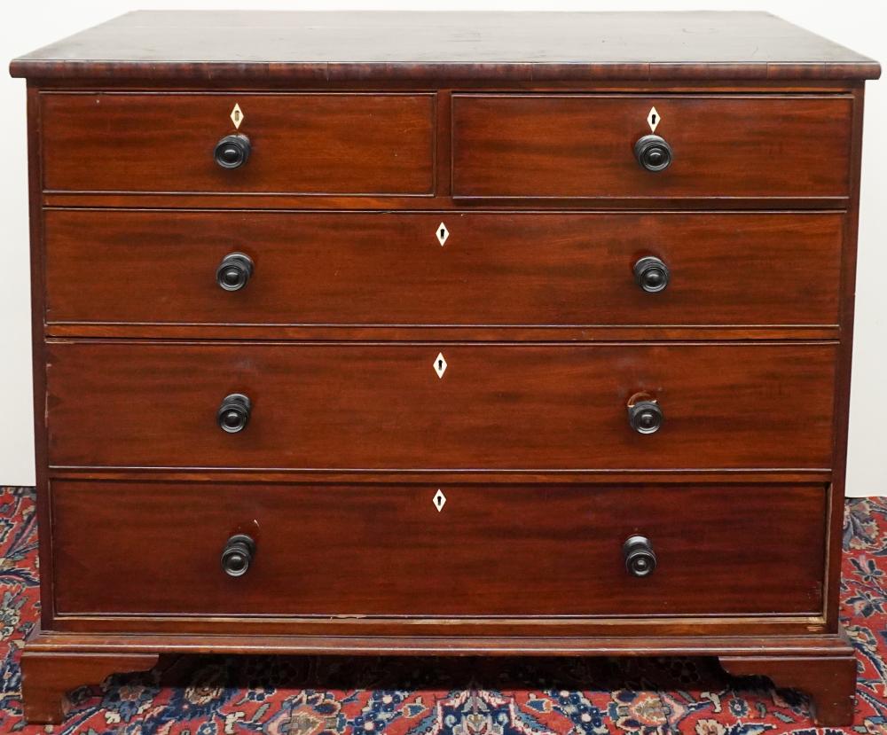 GEORGE III MAHOGANY CHEST OF DRAWERS  3c6ecd