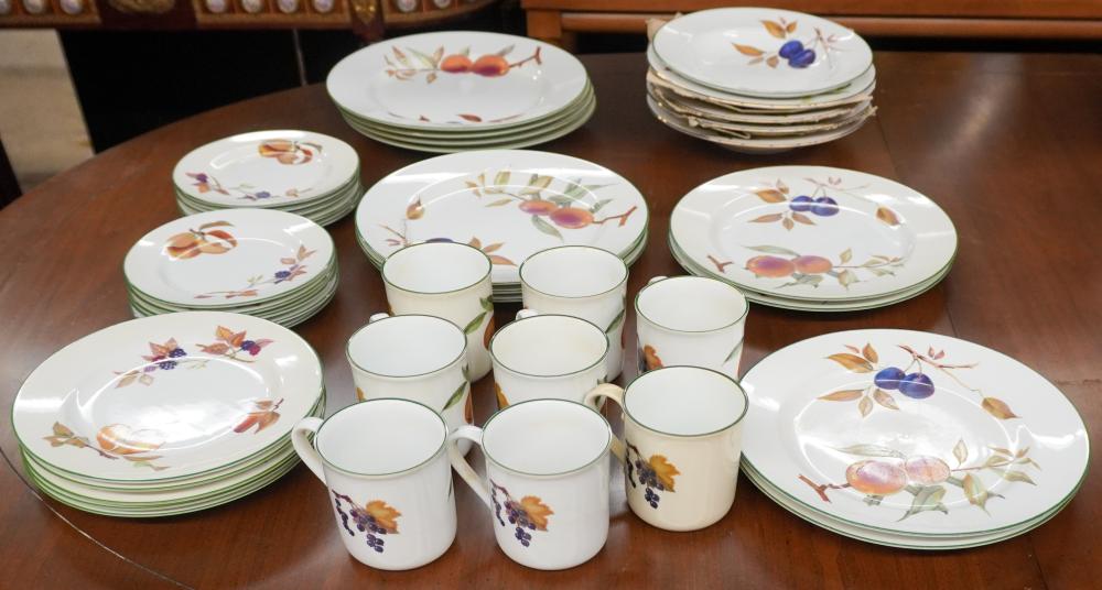 ROYAL WORCESTER EVESHAM 39 PIECE 3c6f11