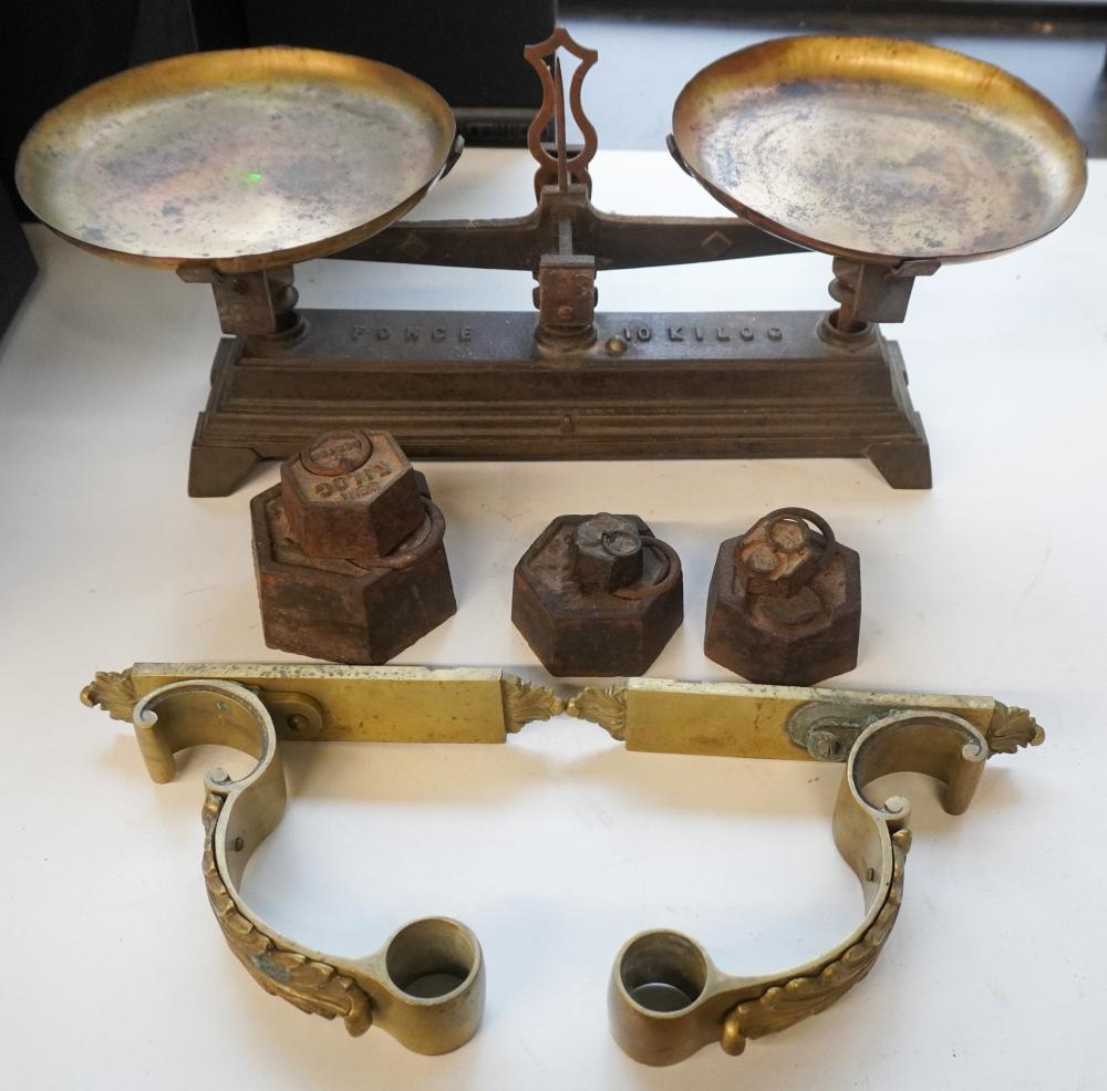 CAST IRON BALANCE SCALE WITH WEIGHTS 3c7086