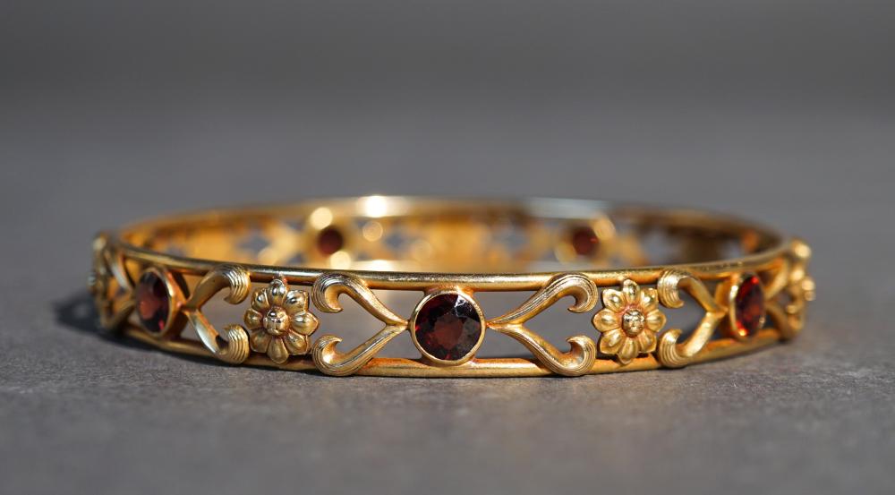 14 KARAT YELLOW GOLD AND GARNET 3c7195