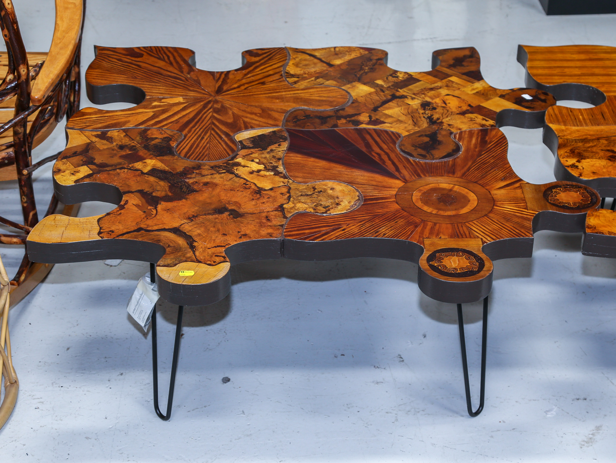 A JIGSAW PUZZLE LOW TABLE Contemporary  3c75cb