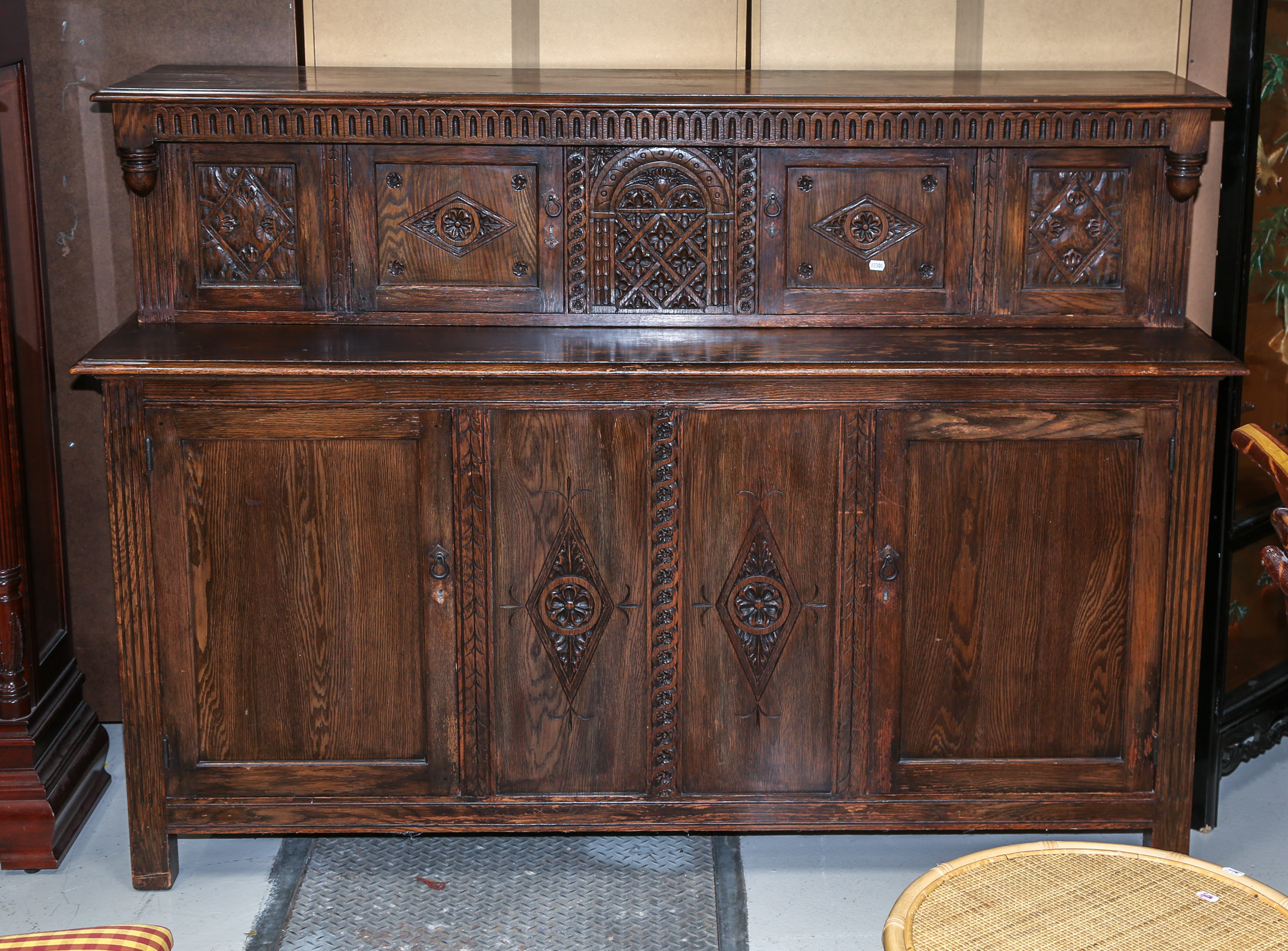 ARTS CRAFTS STYLE CARVED COURT 3c76b2