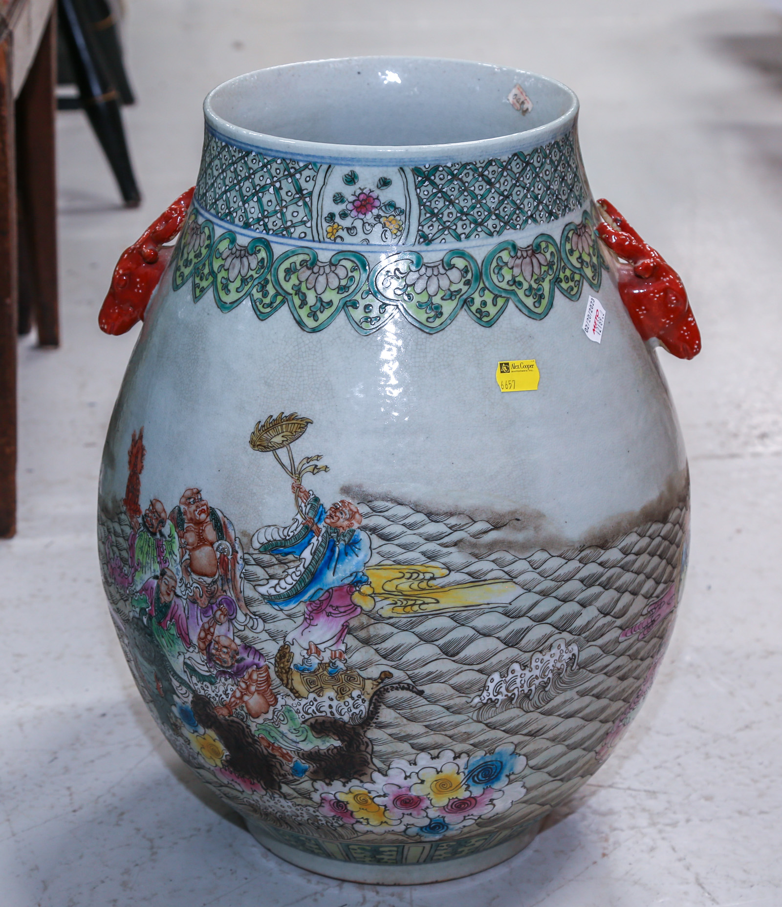 LARGE CHINESE EXPORT FLOOR VASE