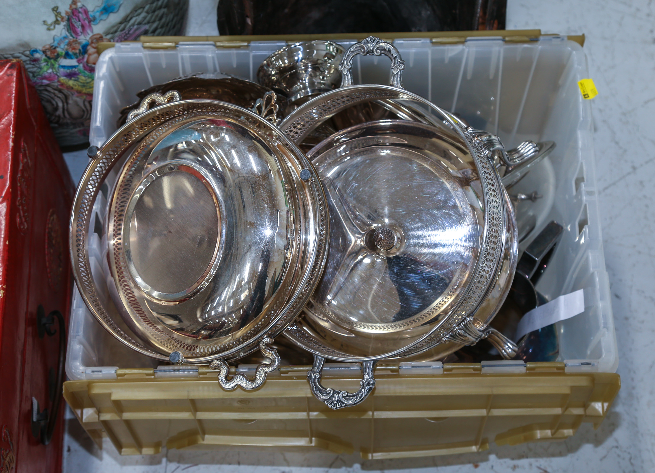 LARGE GROUP OF SILVER PLATED WARE 3c783b