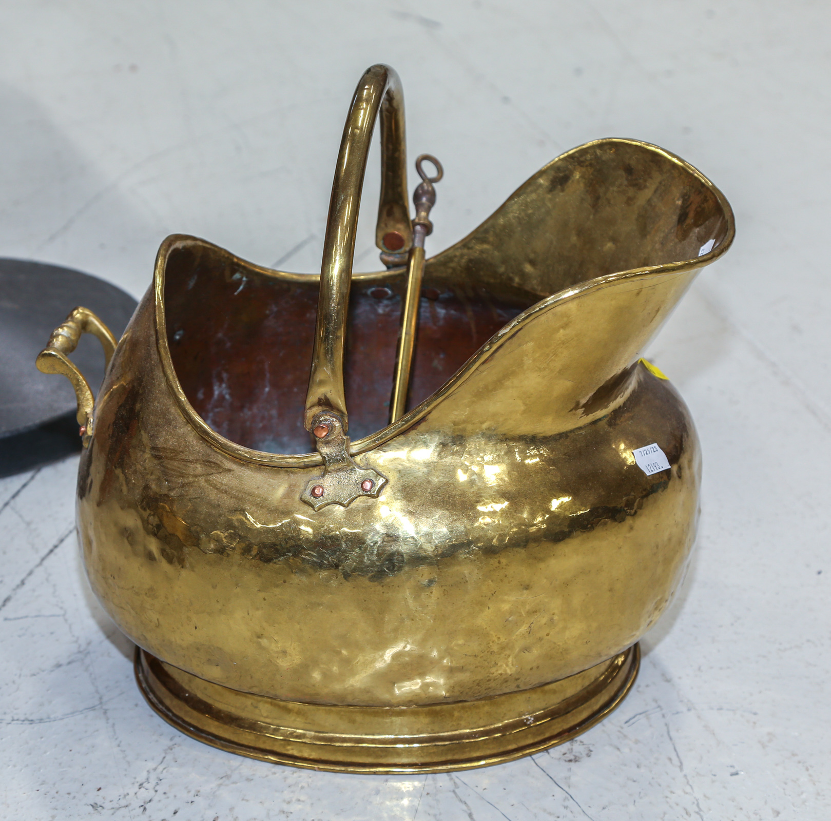 BRASS KINDLING BUCKET With fire 3c78b3