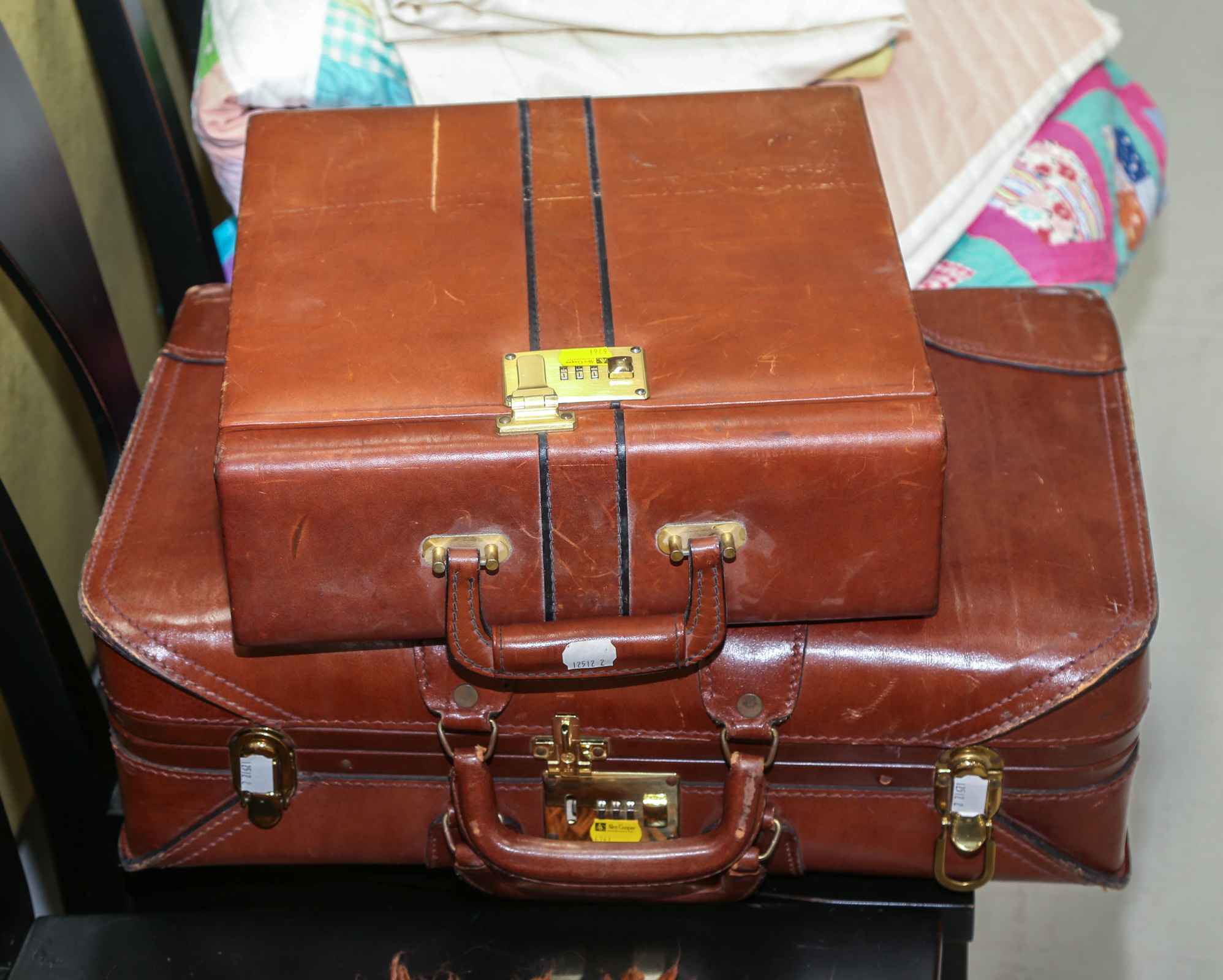 SMALL LEATHER SUITCASE & BRIEFCASE