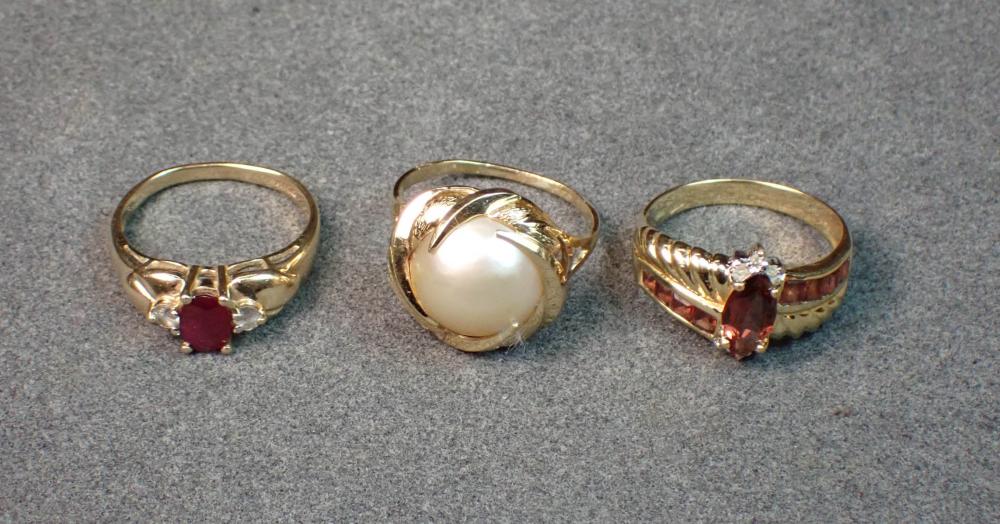 THREE GEMSTONE AND YELLOW GOLD 3c7b23